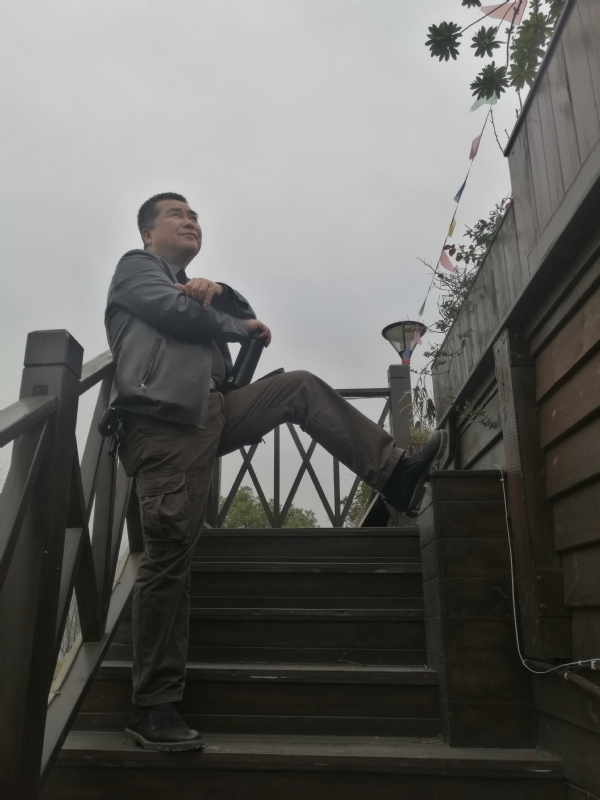 孤单背影的第一张照片--长汀相亲网