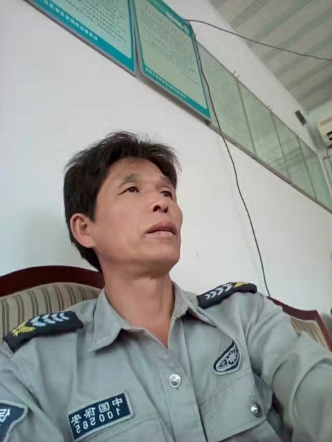 卧窗听雨的第一张照片--长汀相亲网