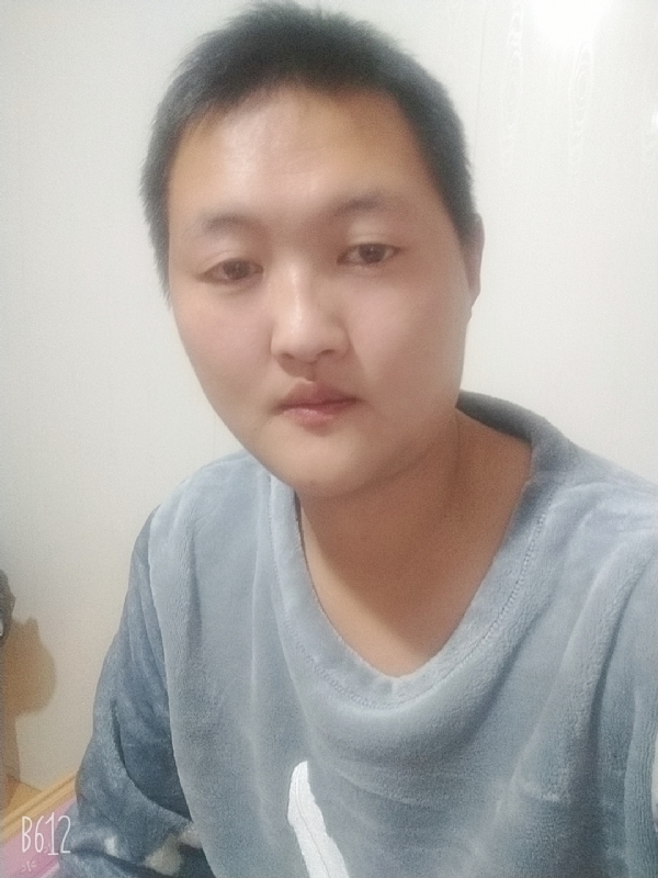 烟圈里透着伤的第二张照片--长汀相亲网