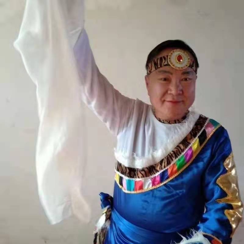 走在冷风中的第一张照片--长汀相亲网
