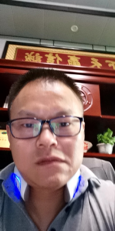 模具工匠的第一张照片--长汀相亲网