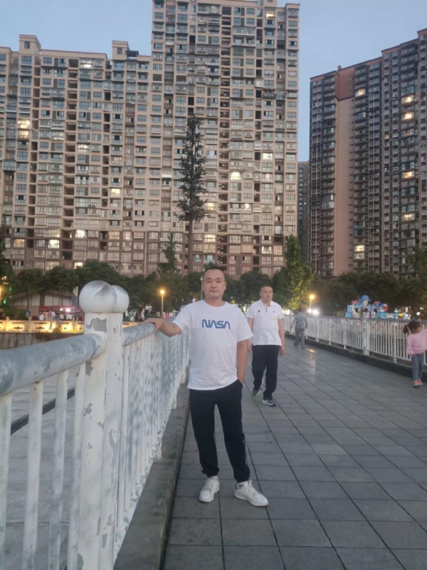 寂寞的男人的第一张照片--长汀相亲网
