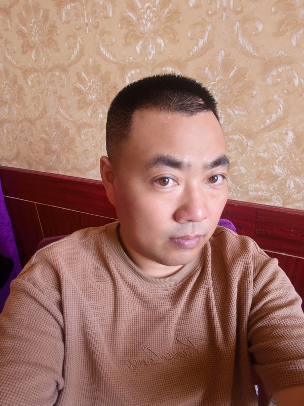 擦亮眼睛向前看的第一张照片--长汀相亲网